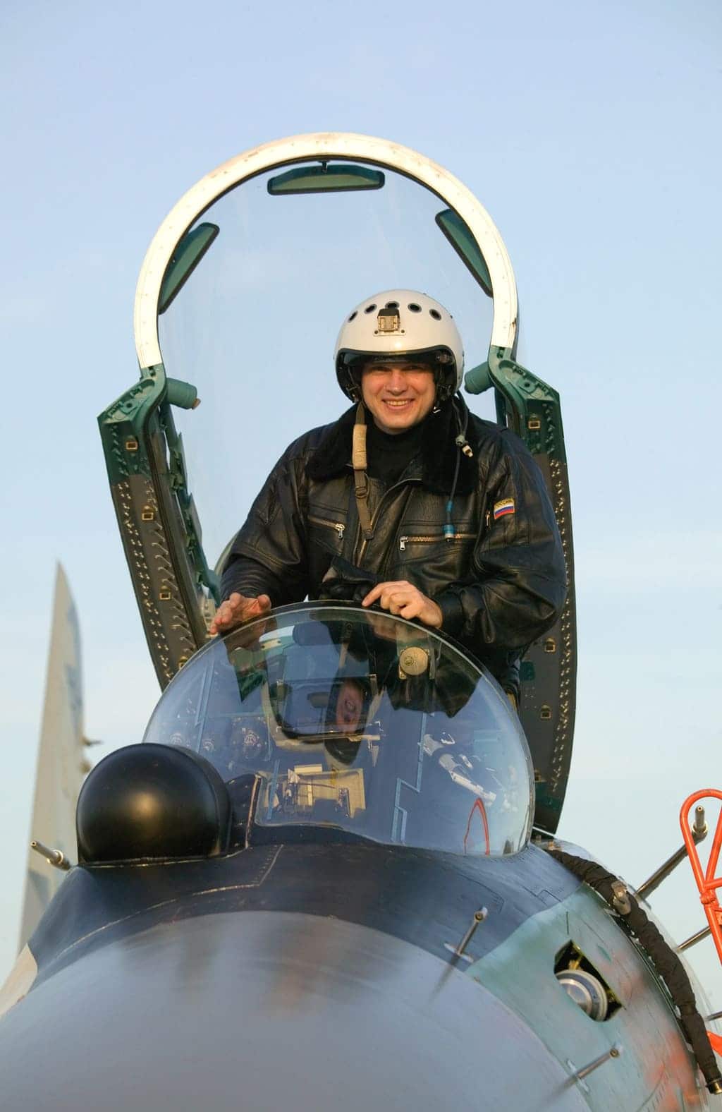 Летчик-испытатель АВПК «Сухой» Сергей Богдан в кабине 1-го опытного самолета Су‑35 борт 901. Он выполнил первый полет на самолете 19.02.08 г.